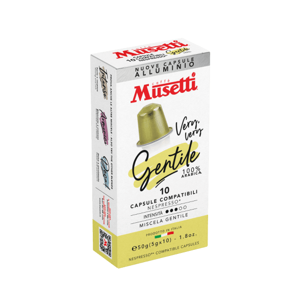 Кутия с кафе капсули Musetti, озаглавена "Кафе капсули Musetti® Gentile 100% Арабика", съдържа 10 капсули, които са съвместими със системата Nespresso. Направен от 100% зърна арабика, той доставя нежно, но богато вкусово изживяване, идеално за вкусване по време на Outin момент.