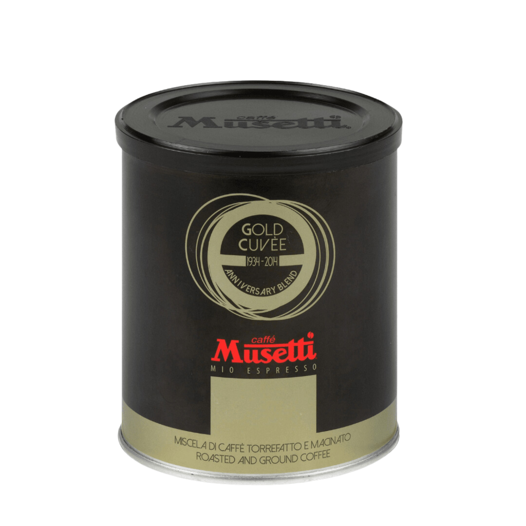 Черна и златна кутия печено и смляно кафе Musetti® Gold Cuvée, отбелязано като юбилеен бленд, идеално за следващия ви Outin.
