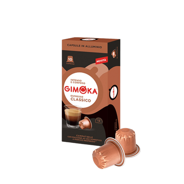Кутия с кафе капсули Кафе капсули GIMOKA Classico с две съвместими с Nespresso капсули, елегантно изложени до кутията.
