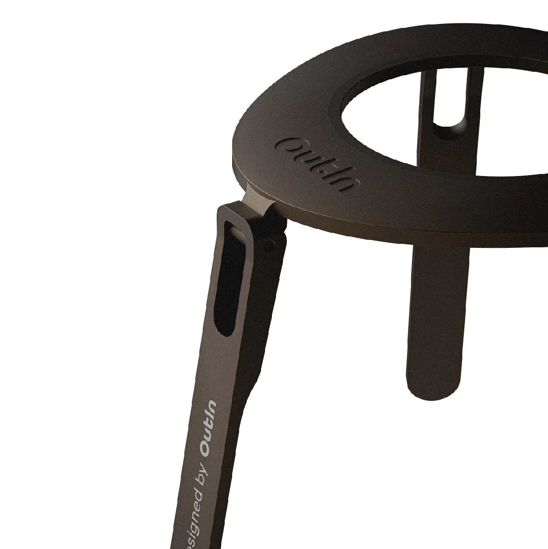 Близък план на тъмна Сгъваема стойка за кафемашина Outin в близост до Силиконова подложка за кафе Outin.